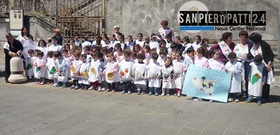 SAN PIERO PATTI – I piccoli allievi dell’istituto comprensivo sfilano per “Expo 2015”