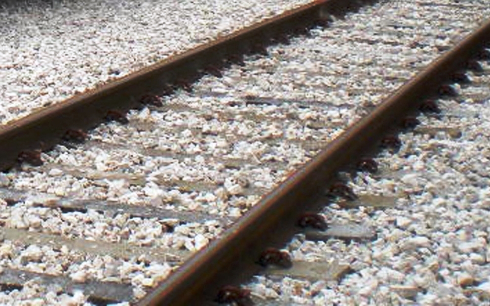OLIVERI – Macchinista ferma il treno in corsa impedendo il suicidio di un ragazzo
