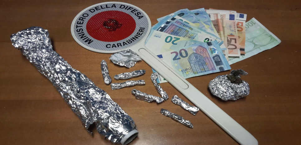 BROLO – Detenzione ai fini di spaccio di sostanze stupefacenti. Arrestati due giovani, un pattese e un messinese, deferito un terzo soggetto minorenne