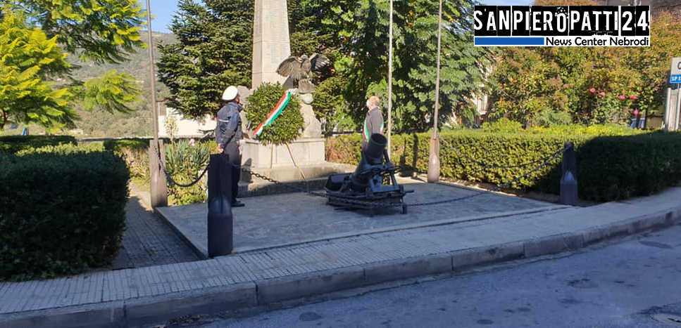 SAN PIERO PATTI – Commemorazione del 4 Novembre: l’ Amministrazione depone la corona di alloro al monumento dei caduti di Piazza Dante