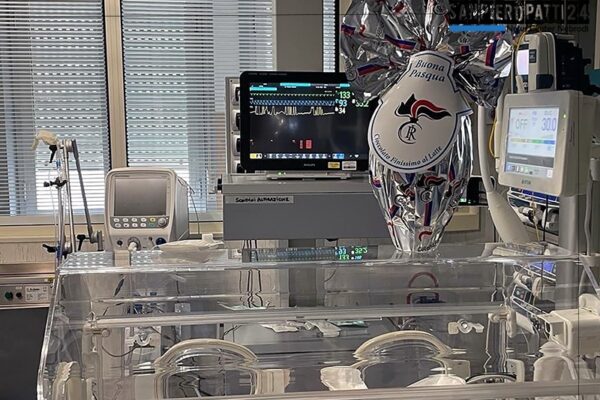 TAORMINA – Carabinieri tra i piccoli pazienti del reparto di cardiochirurgia pediatrica dell’Ospedale San Vincenzo per donare Uova di Pasqua